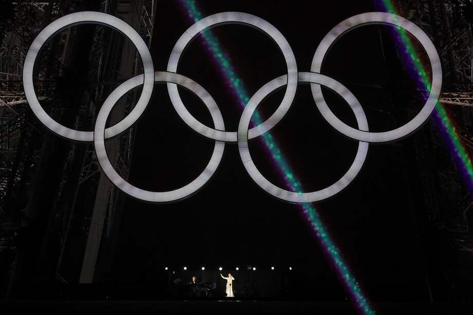 "La alegoría al Festín de los dioses se prestó para conjeturas capciosas de los rezanderos. Para mí, esa confusión fue deliberada. Buena esa": Lisandro Duque