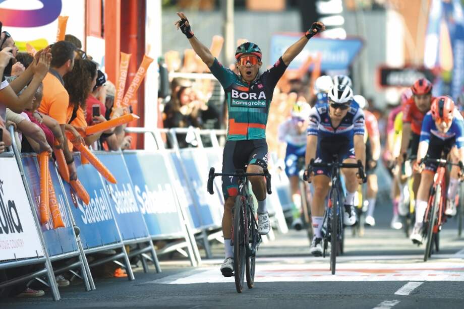 El antioqueño Sergio Higuita, del equipo Bora Hansgrohe, se impuso este viernes en el embalaje de la quinta etapa de la Vuelta al País Vasco.