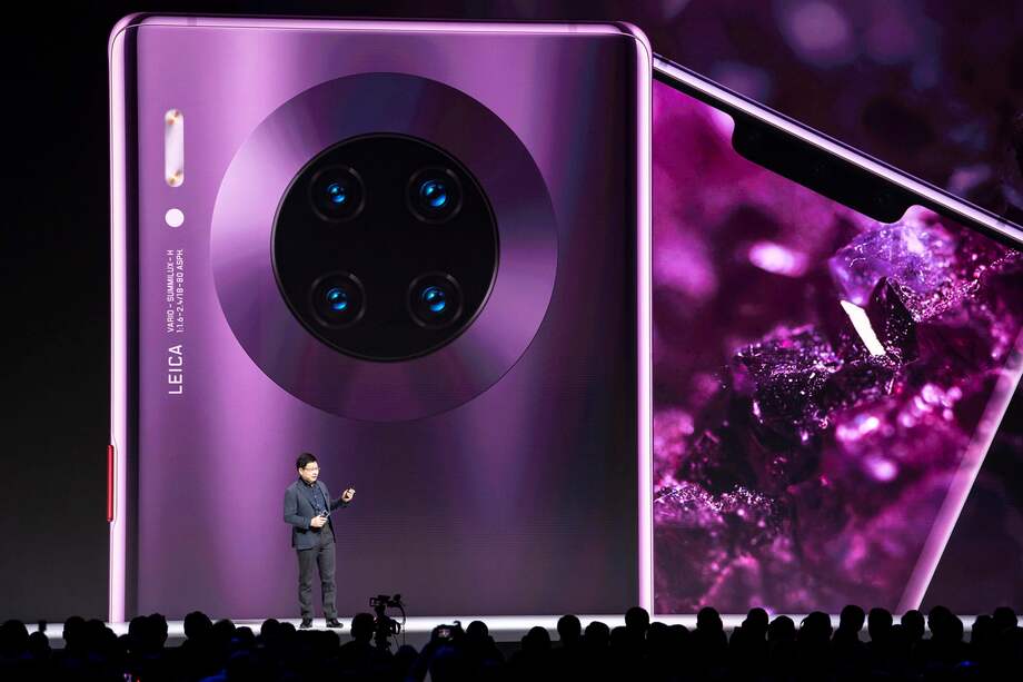 Richard Yu, CEO del Consumer Business Group de Huawei, durante el lanzamiento de los nuevos Mate 30 y mate 30 Pro. / EFE
