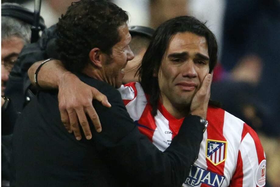 Simeone (izqui) y Falcao compartieron en el conjunto colchonero. / EFE