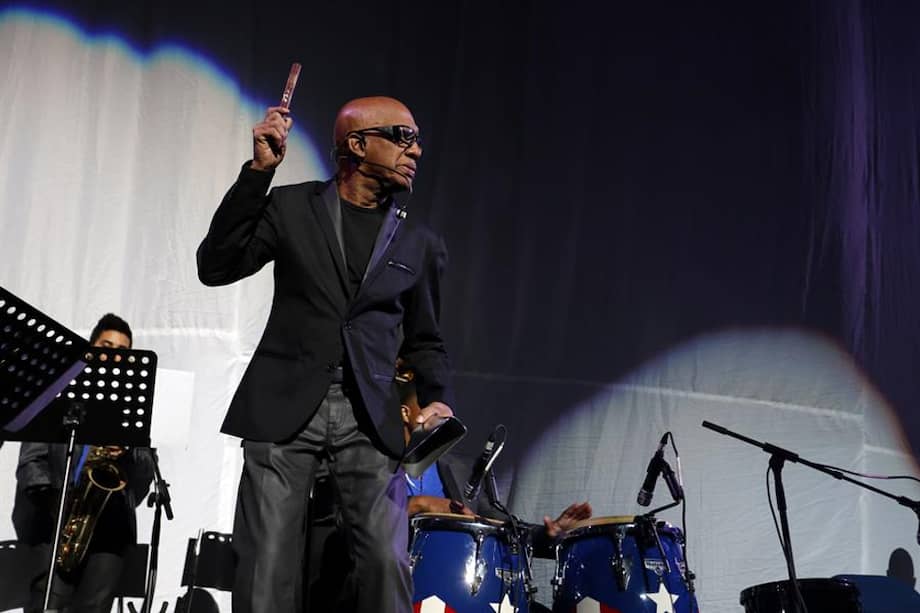 Roberto Roena en uno de los conciertos con su banda Apolo Sound.