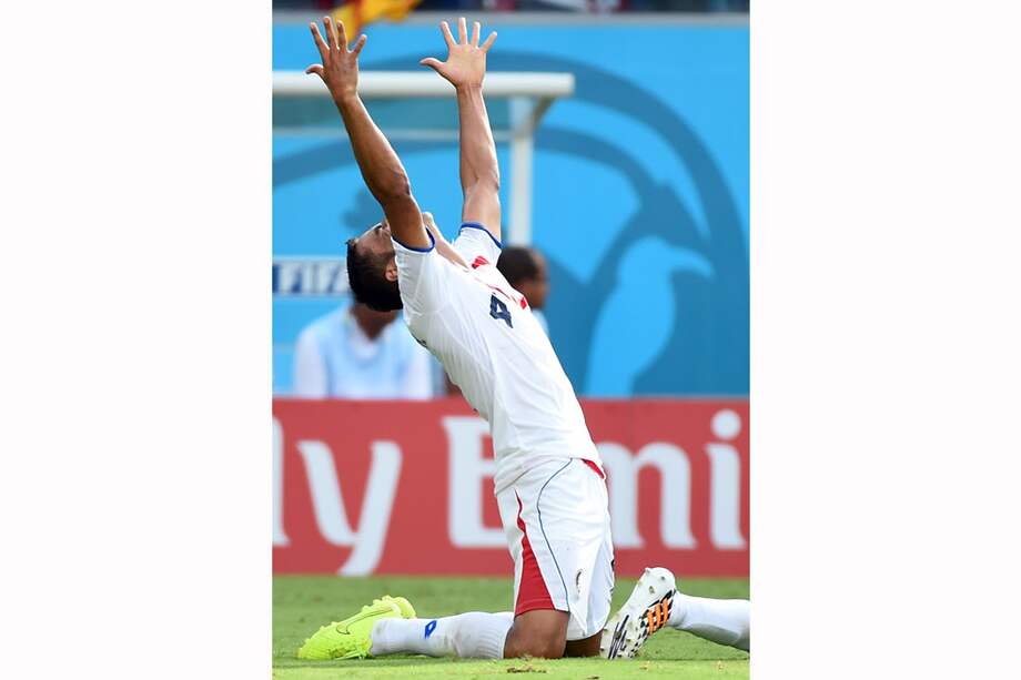Michael Umaña, de Costa Rica, celebra el triunfo de su equipo. /AFP