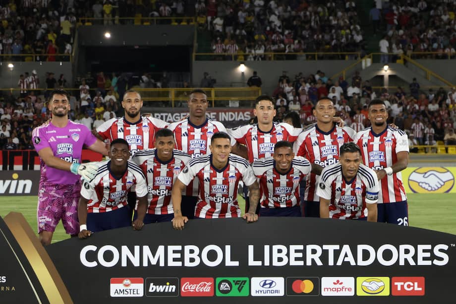 Jugadores de Junior previo al partido de la fase de grupos de la Copa Libertadores contra Cerro Porteño.