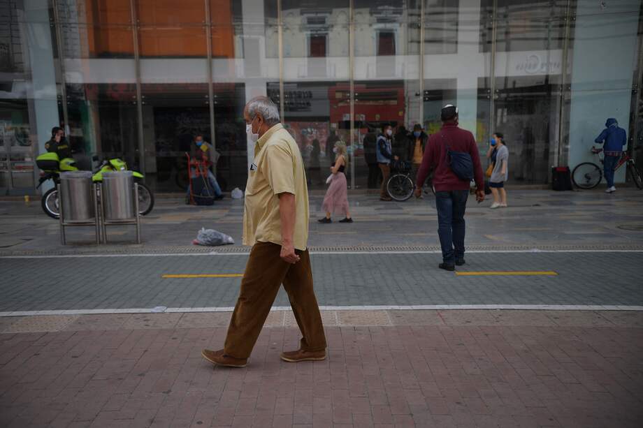 Recorrido por la carrera séptima (Cra 7) en Bogotá en tiempos de pandemia coronavirus covid - 19