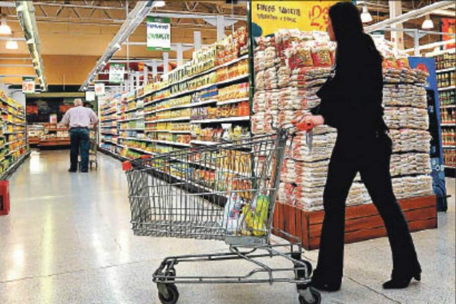 En febrero de 2015 la confianza de los consumidores se situó en 14%, por debajo del registro de enero.