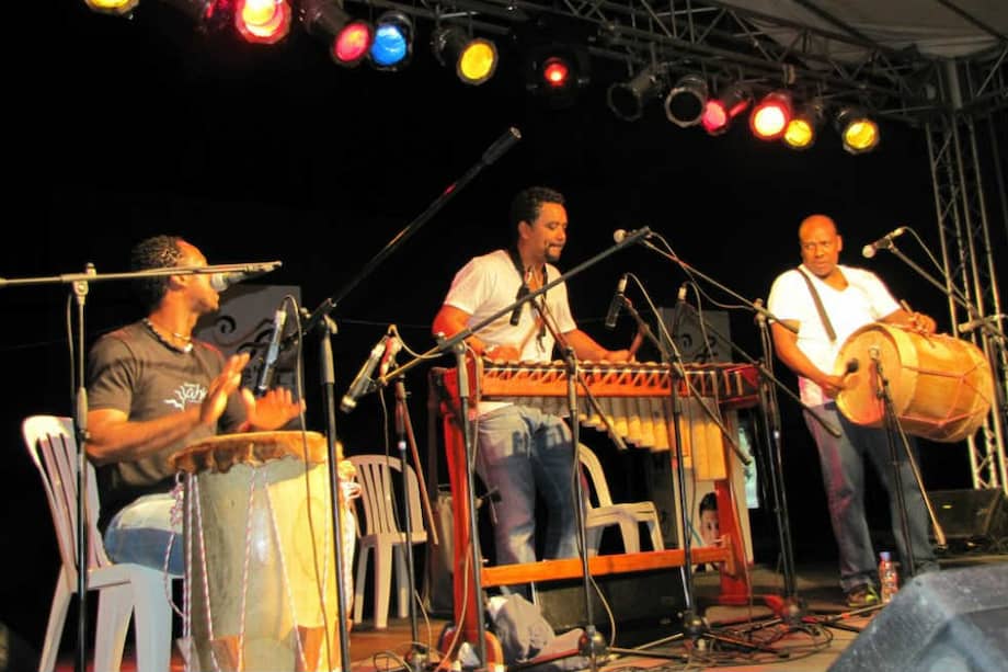 El grupo del Pacífico Bahía Trío y Voz.