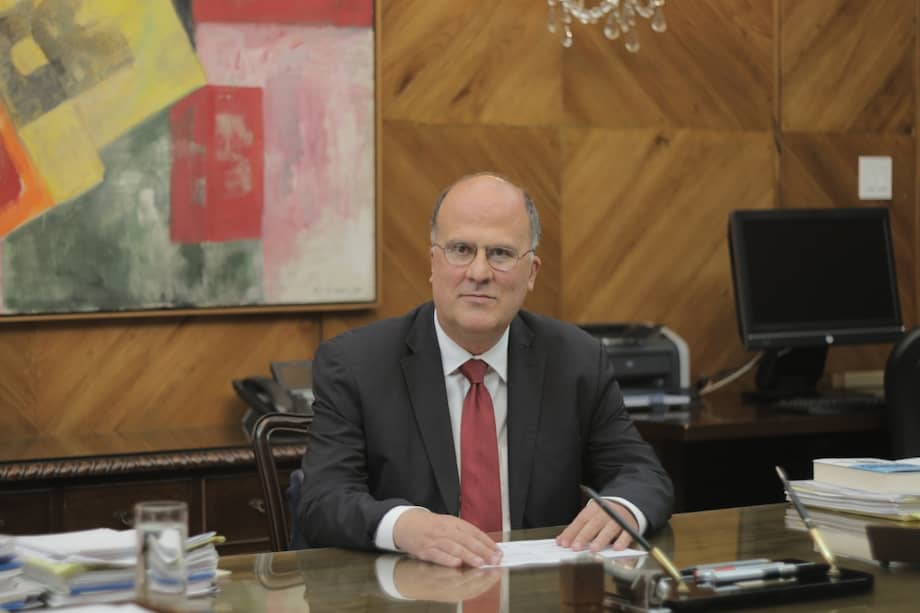 Uribe lleva más de 23 años en el Banco de la República. / Cortesía Banco Emisor