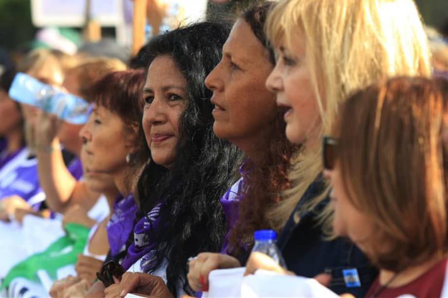 Marcha de cientos de mujeres contra la violencia de género. / Agencia Anadolu