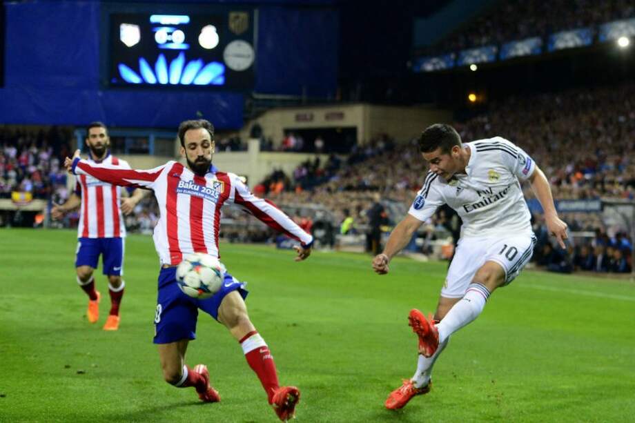 James Rodríguez en el partido entre Atlético de Madrid y Real Madrid. AFP