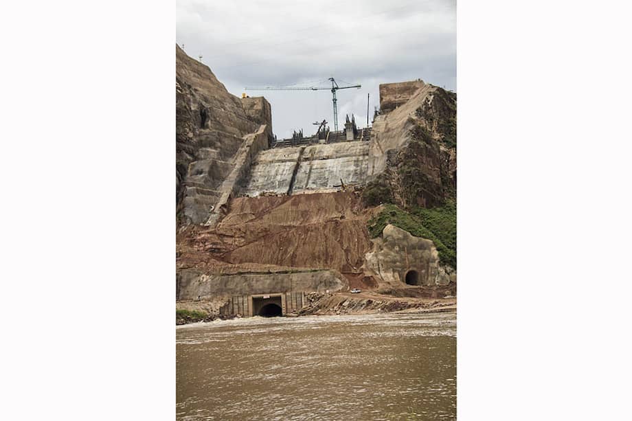 La construcción de la central hidroeléctrica El Quimbo presenta un retraso de seis meses. / “Diario del Huila”