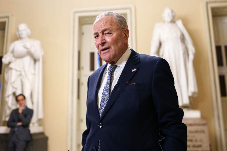 El líder de la minoría demócrata en el Senado, Chuck Schumer, aseguró que no iba a bloquear la resolución del presupuesto federal, lo que lo enfrentó con varios miembros de su partido.