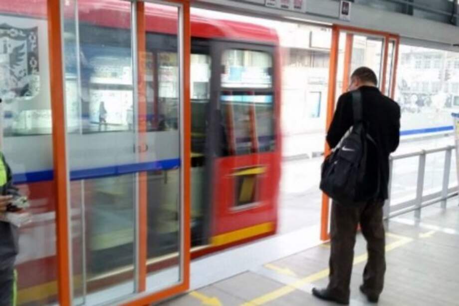 Parálisis en troncal Caracas de Transmilenio por accidente en Calle 63