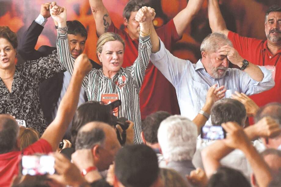 Lula todavía puede atravesar un largo camino judicial antes de conocer el destino de su posible candidatura. / AFP