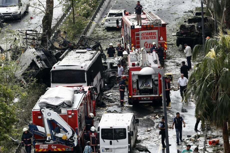 Varios comercios y edificios en los alrededores han sido evacuados. /EFE.