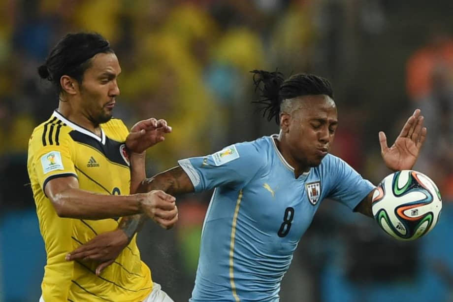 Abel Aguilar se ha convertido en un jugador esencial para el medio campo colombiano. / AFP