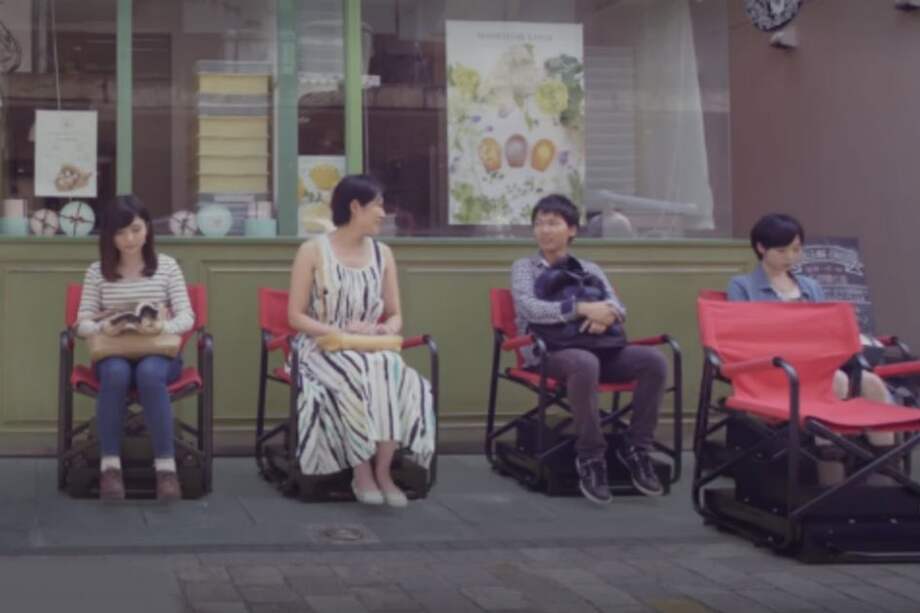 Inventan silla automática que promete hacer de las filas "algo cómodo y libre de estrés"