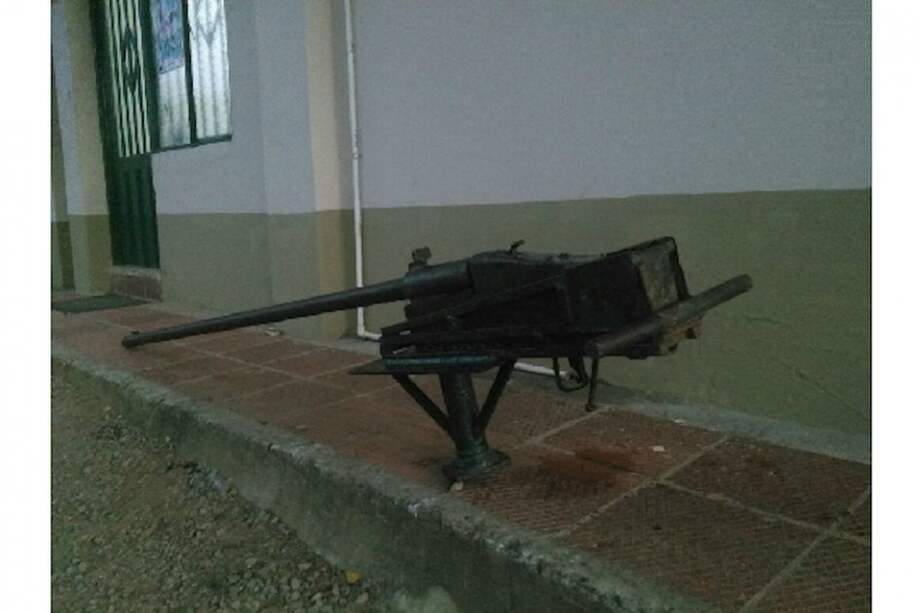 Incautan cañón antiaéreo y armas no convencionales de las Farc
