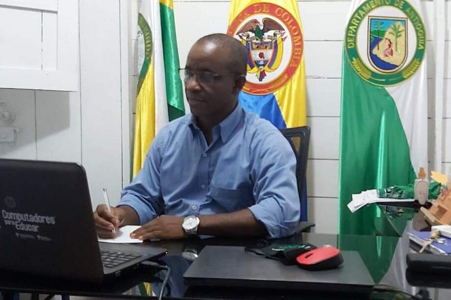 La primera de las capturas contra Nafel Palacios Lozano se dio el jueves 17 de septiembre por los hechos que se le atribuyen en presuntas irregularidades en la celebración de un contrato para la construcción de andenes en su municipio.