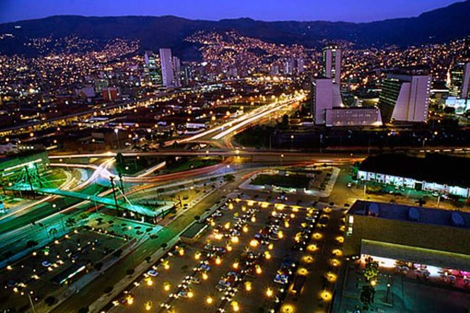 Levantan medida de pico y placa en Medellín