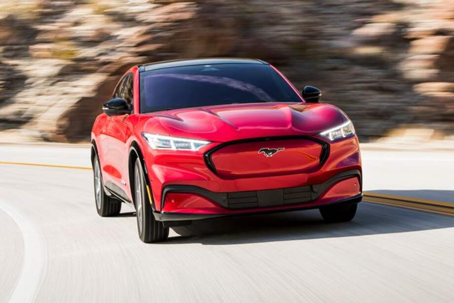 El fabricante aprovechó para realzar sus objetivos de flota eléctrica, ya que espera ahora que 40 a 50% de su volumen mundial de vehículos sea enteramente eléctrico de aquí a 2030.