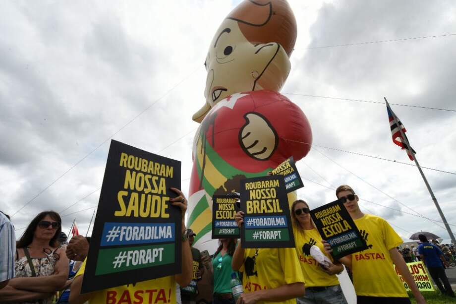 Miles de brasileños salen a las calles para exigir la destitución de Rousseff