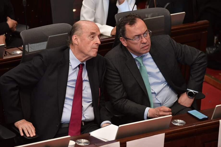 Al canciller Leyva lo acompañó al debate de moción de censura el ministro del Interior Alfonso Prada.