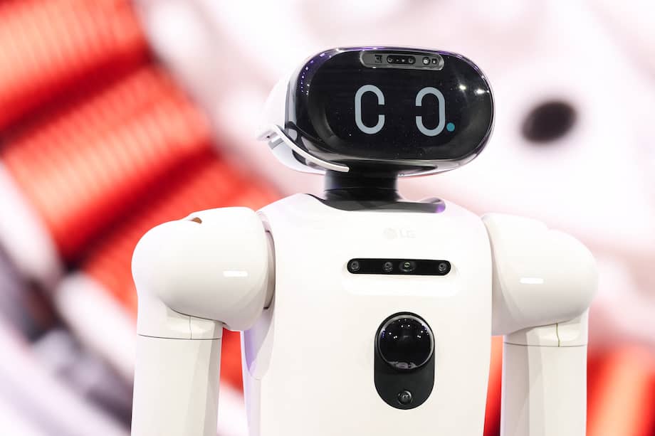 El robot doméstico LG CLOiD se presenta para un hogar sin mano de obra durante la conferencia de prensa de LG previa a la Feria de Electrónica de Consumo (CES) en Las Vegas, Nevada, el 5 de enero de 2026. (Foto de Patrick T. Fallon / AFP)