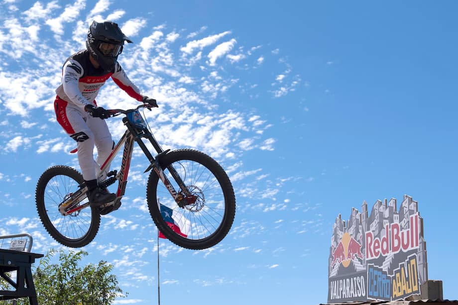 El rider colombiano Sebastián Holguín en Valparaíso.