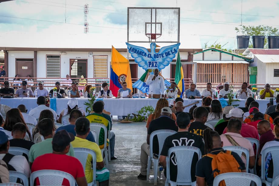 Los grupos, integrados por autoridades locales, organizaciones campesinas, de mujeres, comunidades indígenas y afrodescendientes