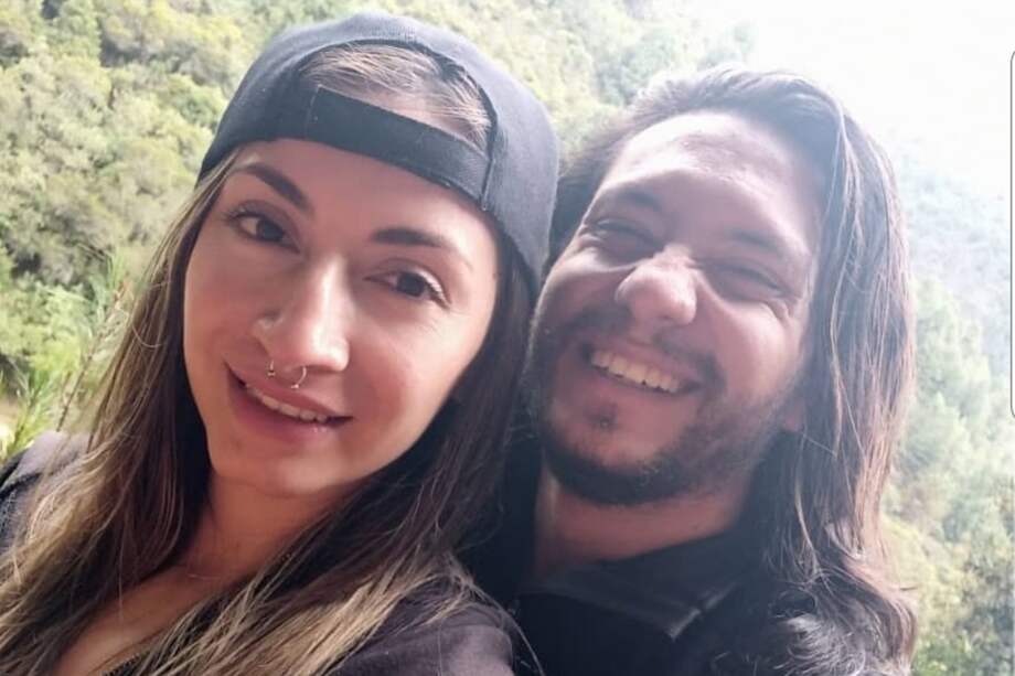 El hijo de la víctima, Angela del Pilar, fue quien presenció los hechos y llamó a la Policía. El sujeto, que era su pareja sentimental, estaba fugado.