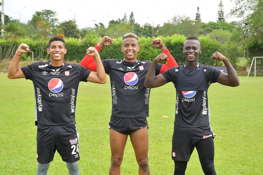 Luis Sánchez, Jeison Lucumí y Santiago Moreno, jugadores de América de Cali.