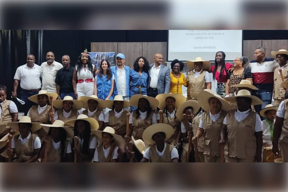Integrada principalmente por mujeres desplazadas y víctimas del conflicto, la guardia afro urbana busca prevenir la violencia y proteger a jóvenes en el oriente de Cali.