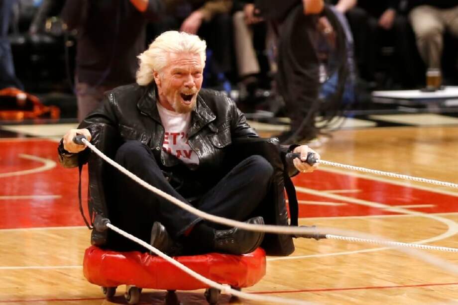 Richard Branson no solo le ha apostado a la música, también a emprendimientos en comunicaciones, vuelos en globo y viajes turísticos al espacio. / AP