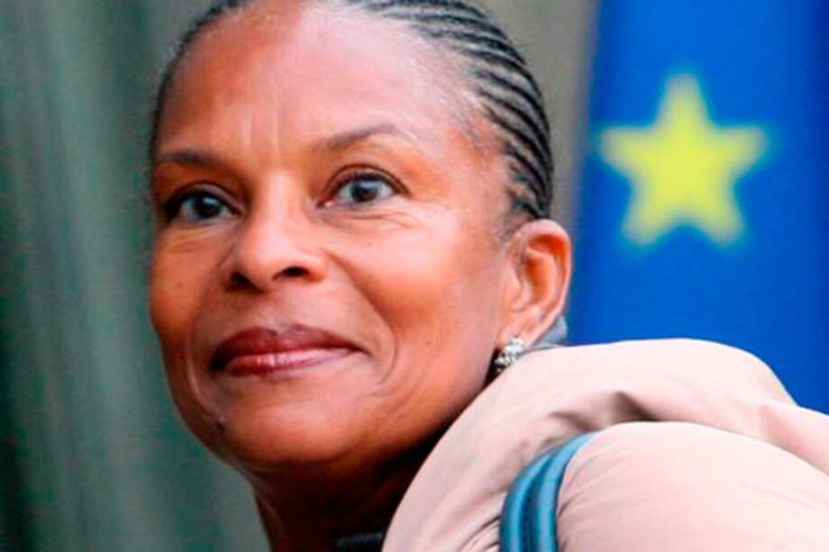 Justicia francesa investiga a revista por insultos racistas a ministra negra