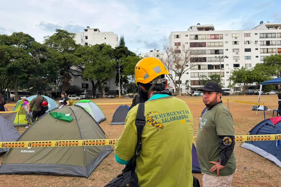 El equipo también coordina la atención de los rescatistas y voluntarios que permanecen durante largas en las zonas de búsqueda.