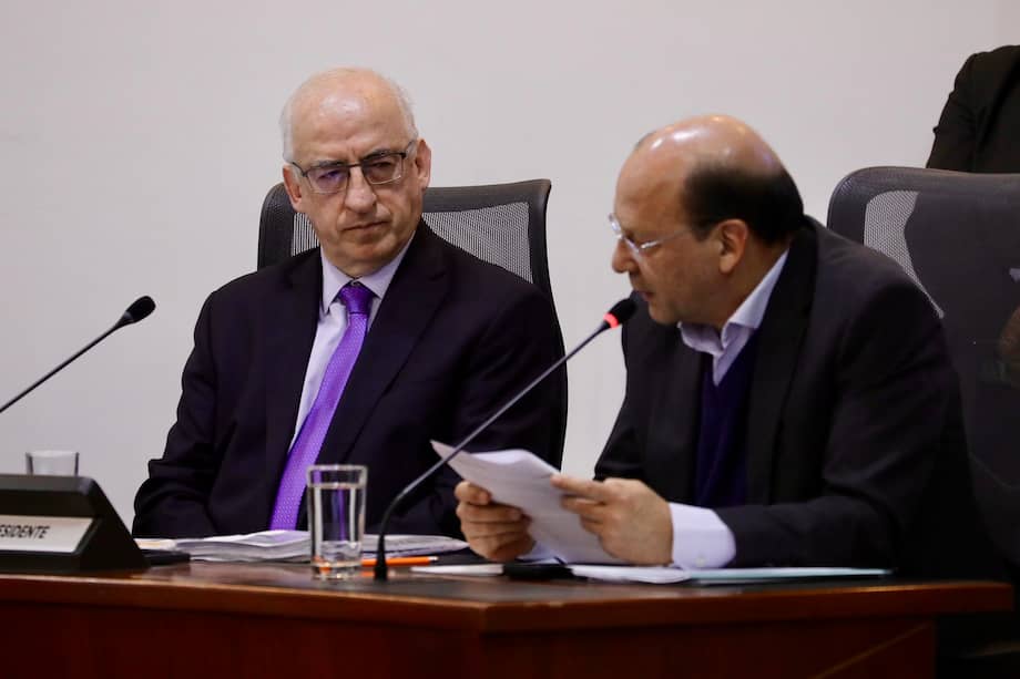 Leonardo Villar, gerente del Banco de la República, y Germán Ávila, ministro de Hacienda, en debate de control político.