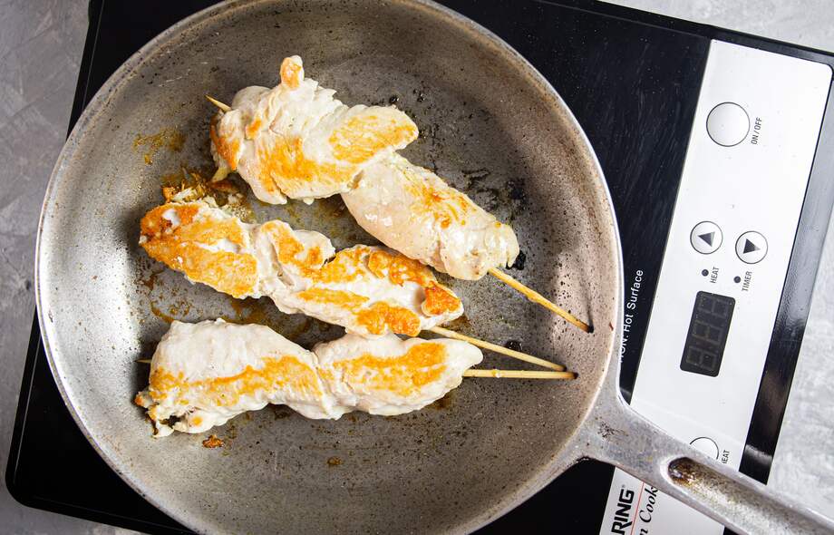 Cómo hacer pollo a la crema con queso y hojas de perejil