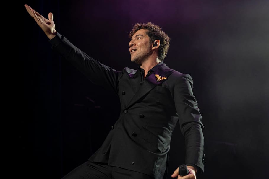 AME4294. NUEVA YORK (ESTADOS UNIDOS), 07/06/2025.- El cantante español David Bisbal se presenta durante un concierto de su gira ‘Back in the USA 2025 Tour' este sábado, en el teatro Brooklyn Paramount en Nueva York (Estados Unidos). EFE/ Angel Colmenares