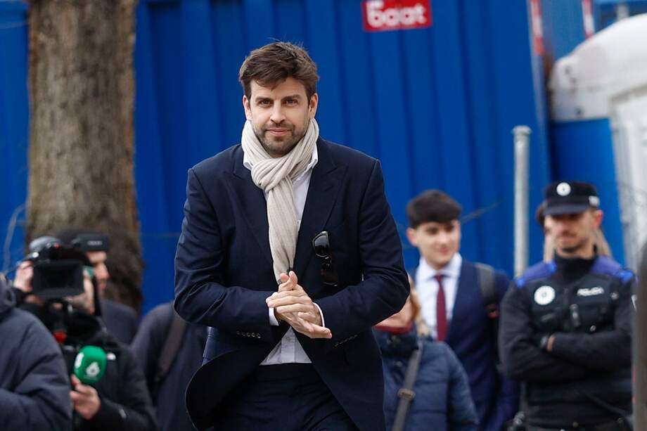 El exjugador del FC Barcelona Gerard Piqué, a su llegada para comparece en un juzgado de Majadahonda (Madrid) como investigado por el contrato de la Federación Española de Fútbol que llevó la Supercopa a Arabia Saudí, en el que la Guardia Civil cree que tuvo una "parte activa" como "intermediario".