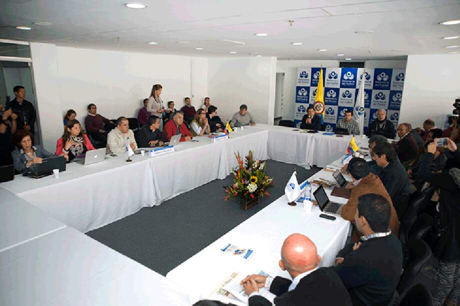 Los negociadores del Gobierno Nacional y Fecode, durante la cuarta sesión de diálogos. Ministerio de Educación