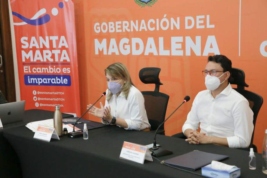 La jornada de protestas inició pacíficamente, pero terminó con enfrentamientos con la Policía y saqueos de varios almacenes de cadena, según informó la alcaldesa desde el Puesto de Mando Unificado.