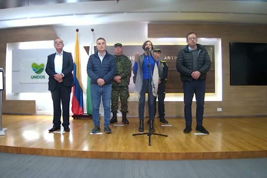 Los ministros de Ambiente y Defensa hablaron sobre la propuesta del Gobierno frente a las manifestaciones mineras en el Bajo Cauca Antioqueño.