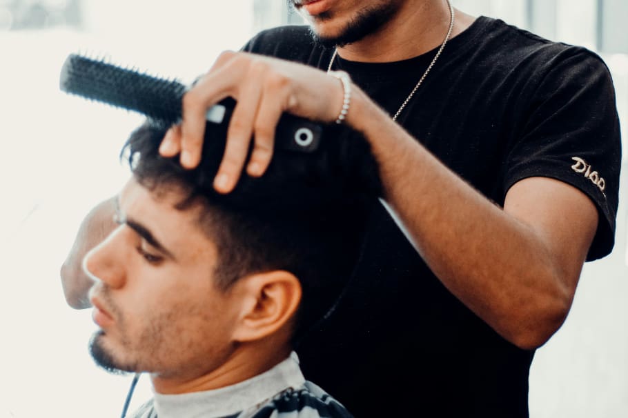 Dicen: “Necesitas mucha personalidad para usar el corte hongo”. ¿Tú te atreverías? Acá te contamos a quién le quedaría este estilo.