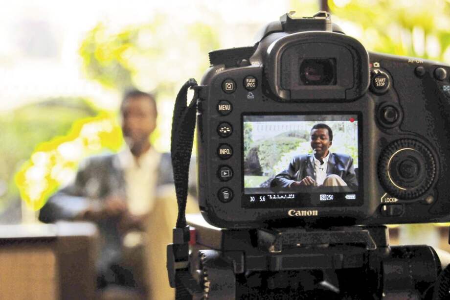 Según la investigación de Rodrigo Bernal, profesor en la Universidad Nacional hasta 2007, hay dudas sobre los reconocimientos, número de artículos científicos y patentes de Raúl Cuero. / Cortesía Federación Nacional de Cafeteros