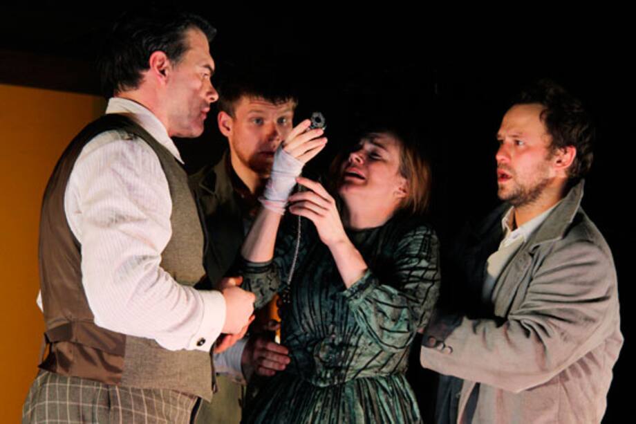 Crimen y castigo en el Teatro Mayor Julio Mario Santo Domingo