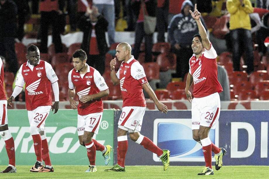 Silvio González (der.), autor de los dos goles albirrojos en la victoria ante Patriotas. / Gustavo Torrijos
