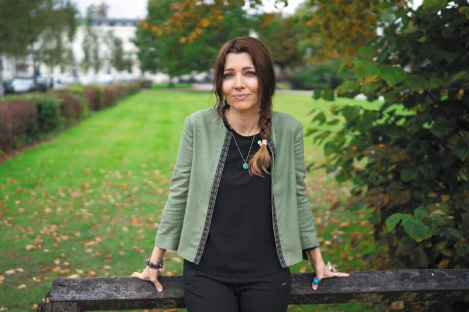La escritora turca Elif Shafak fue juzgada por hacer mención al genocidio armenio e investigada por la supuesta violencia sexual de sus obras.
