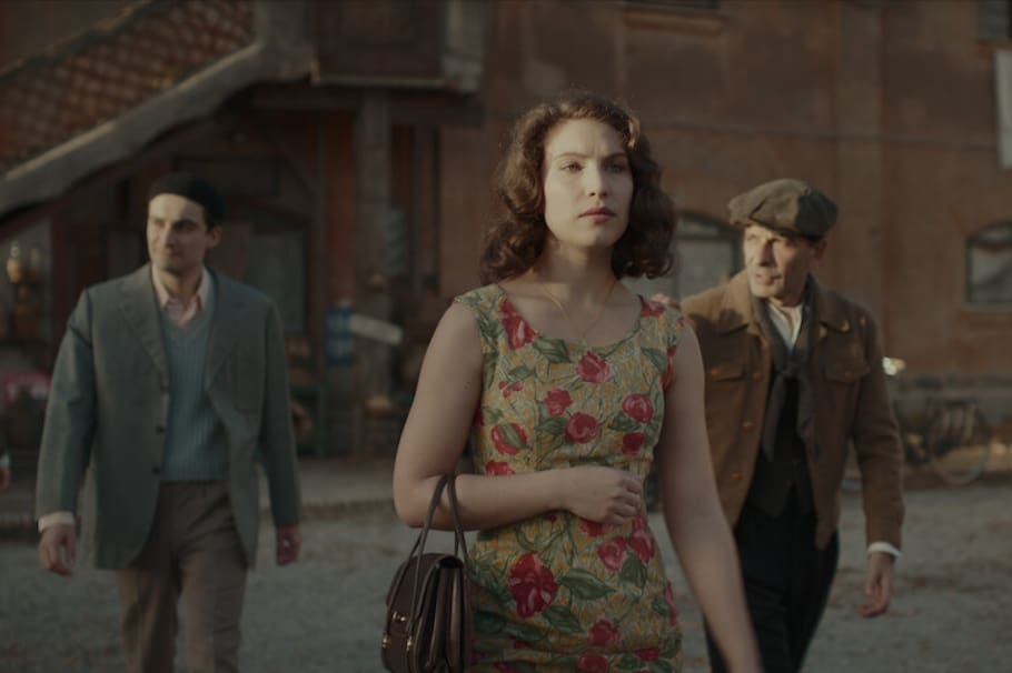 La miniserie italiana de cuatro episodios fue creada por Leonardo Fasoli y Stefano Sollima,. Detalles.