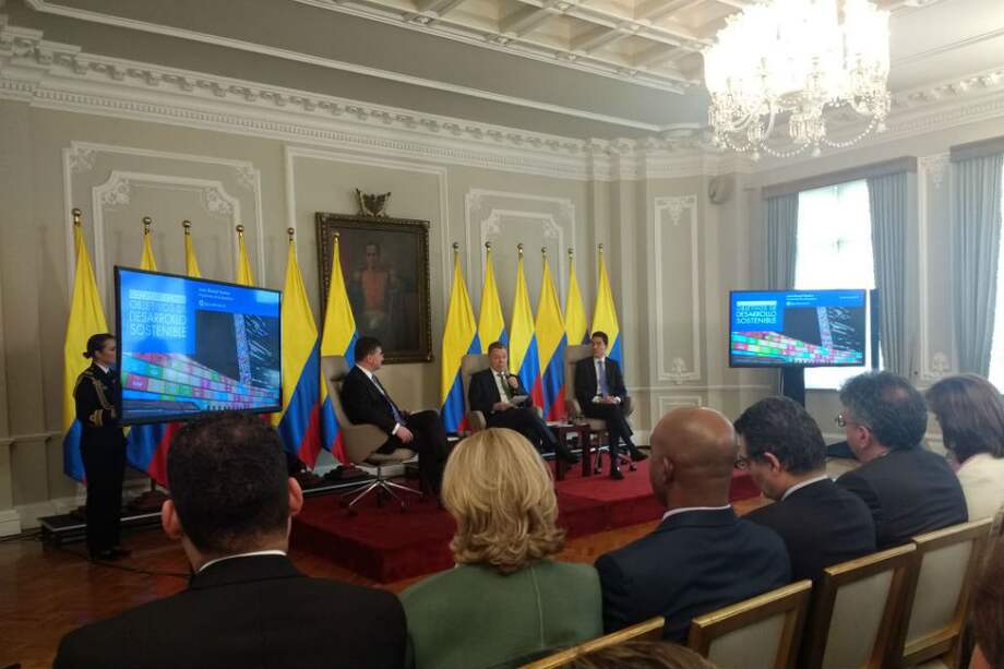 El presidente Juan Manuel Santos presentó ayer el documento Conpes que prioriza cerca de 130 metas ODS nacionales y 157 indicadores con sus respectivos compromisos ambientales para el 2030. / Cortesía Ministerio de Ambiente
