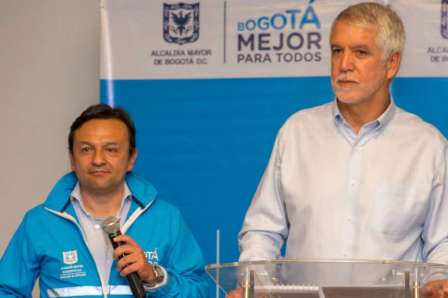 El secretario de Movilidad, Juan Pablo Bocarejo (izquierda), en compañía del alcalde Enrique Peñalosa. / Alcaldía de Bogotá.